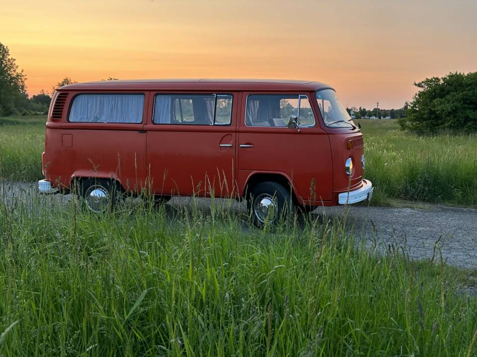 Bild 1/17 von Volkswagen T2b Kleinbus (1974)