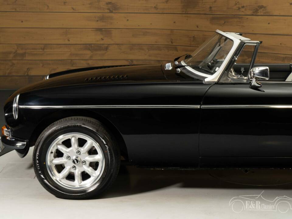 Image 6/8 de MG MGB V8 (1980)