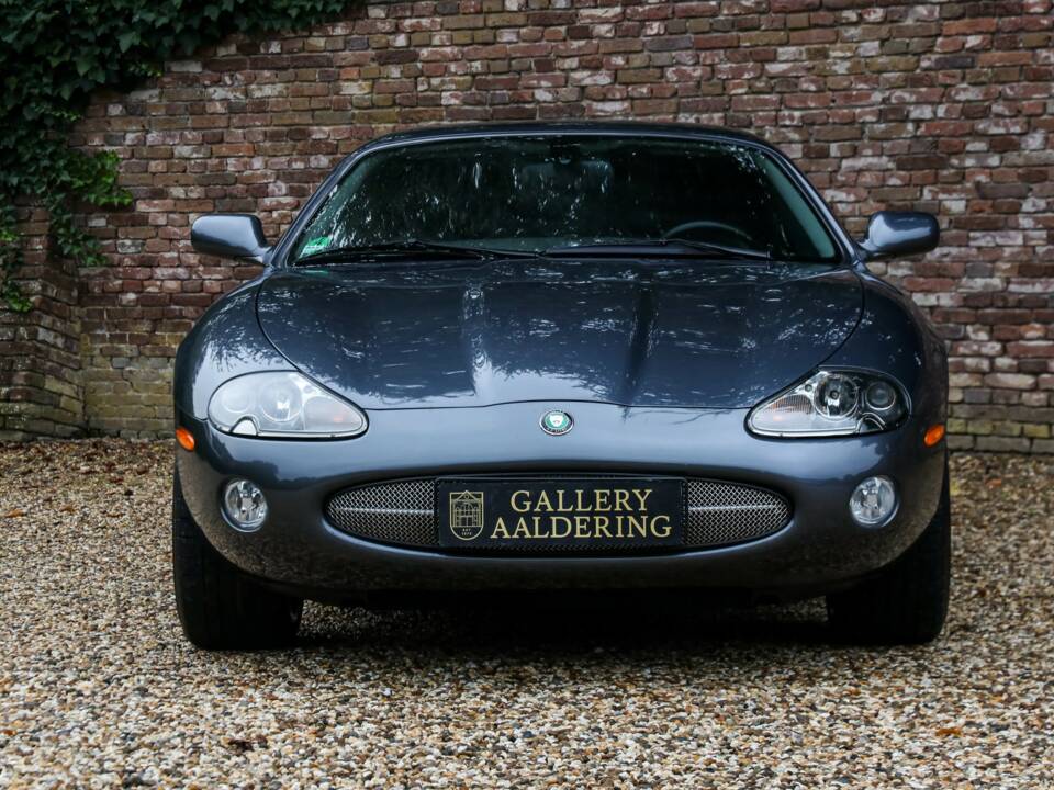 Immagine 33/50 di Jaguar XK8 4.0 (2002)