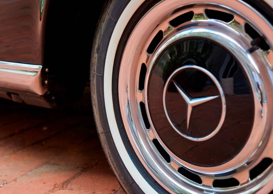 Image 92/188 of Mercedes-Benz 280 SE 3,5 (1971)