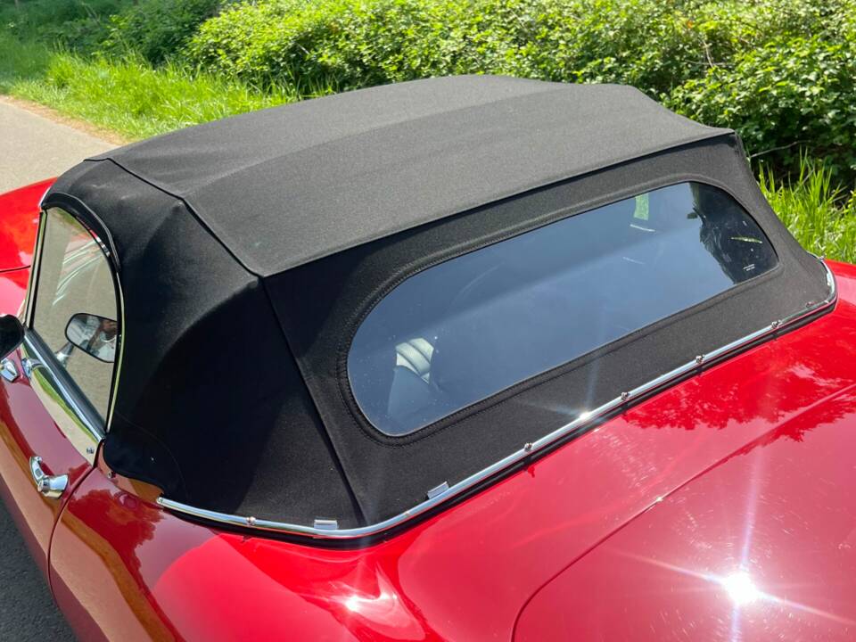 Image 8/8 de Jaguar E-Type (1971)