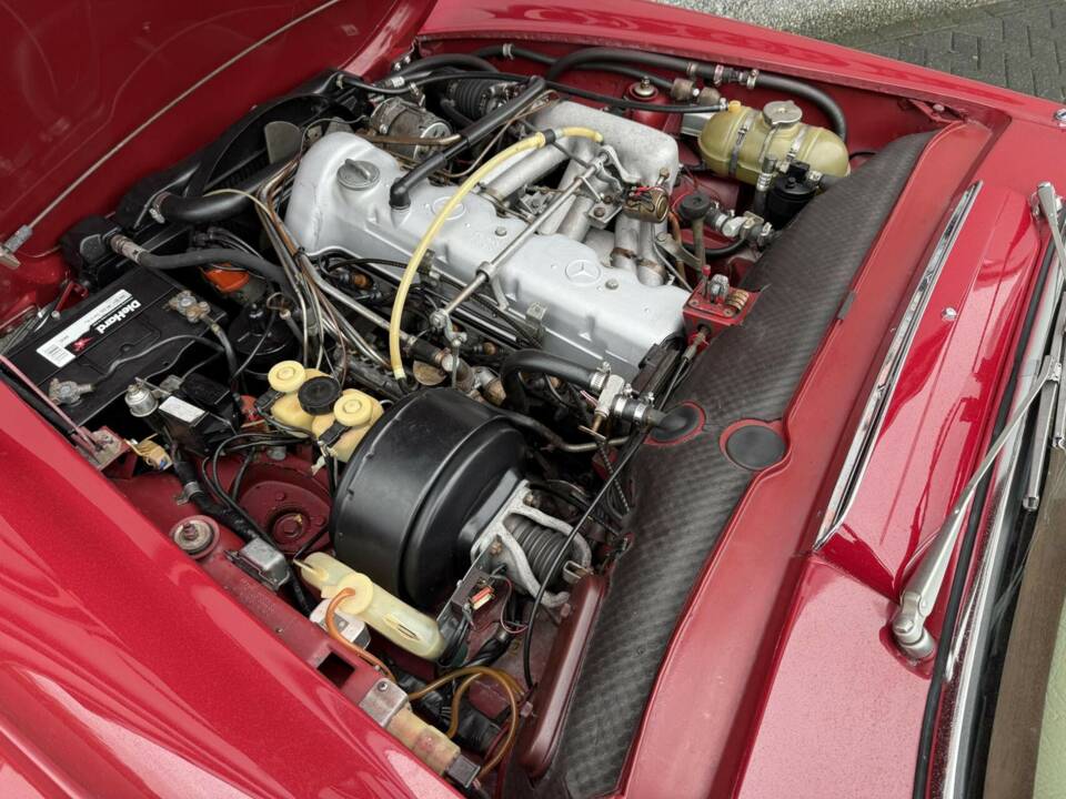 Image 43/50 of Mercedes-Benz 280 SL (1971)