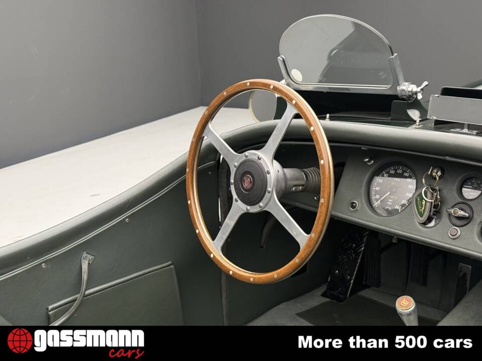 Image 13/15 of Jaguar XK 120 OTS (1952)