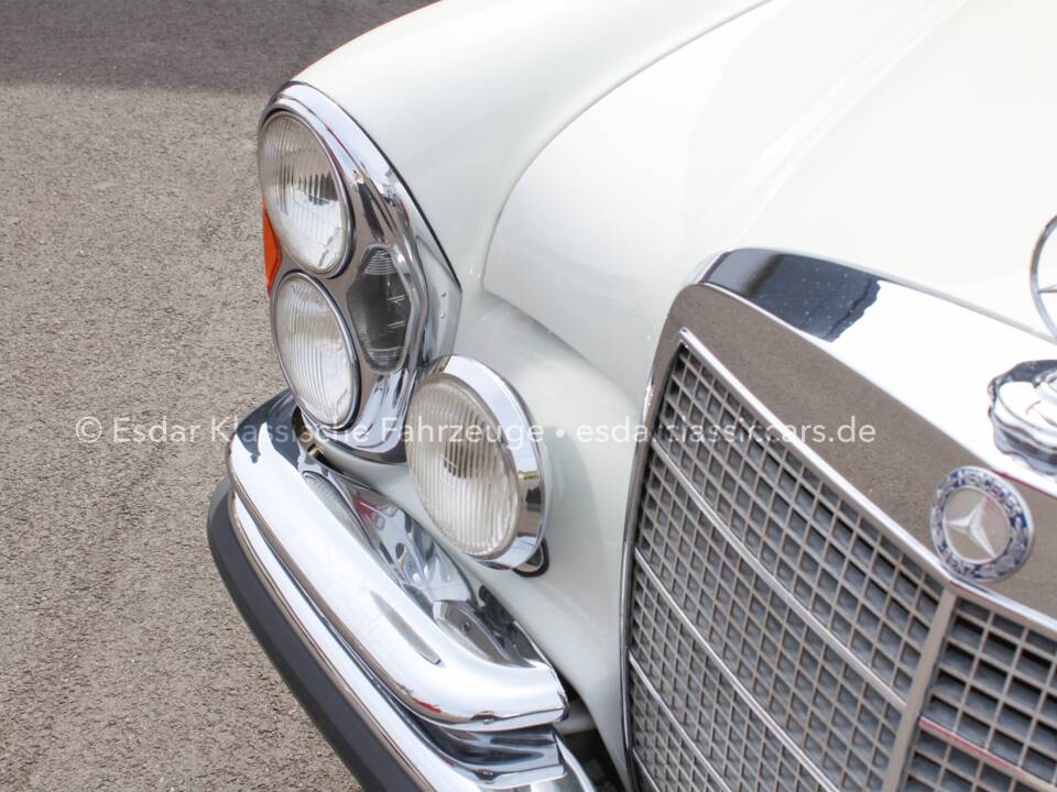 Image 7/35 de Mercedes-Benz 300 SEL 3.5 (1971)