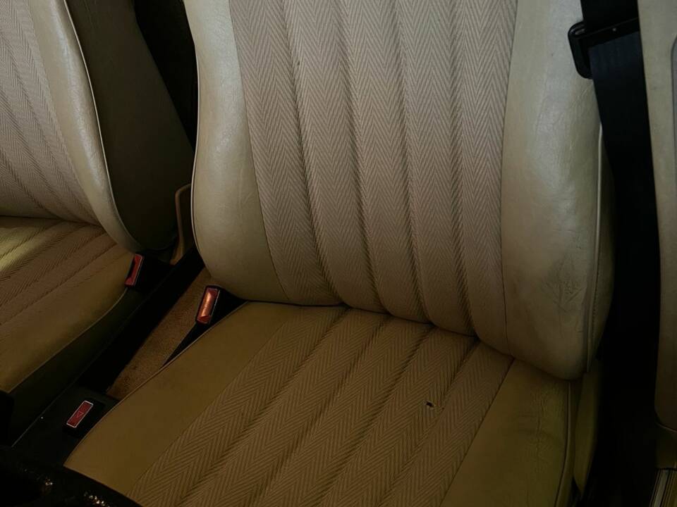 Image 38/41 of Mercedes-Benz 200 D (1981)