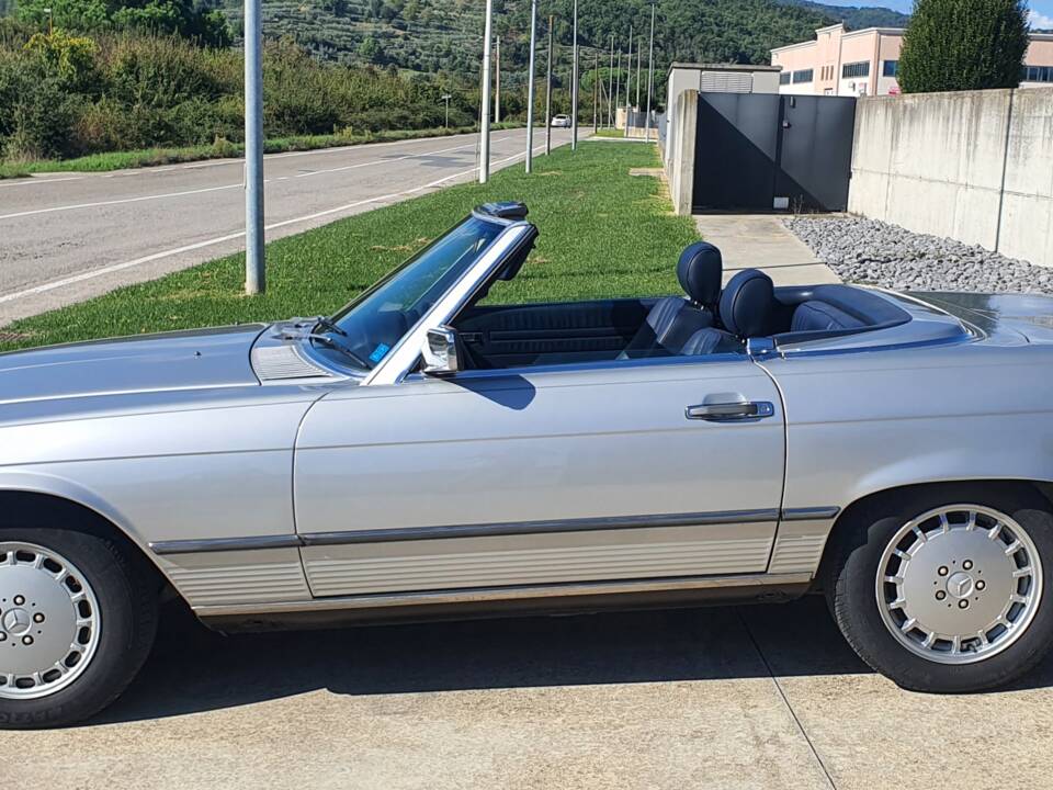 Bild 2/34 von Mercedes-Benz 560 SL (1987)