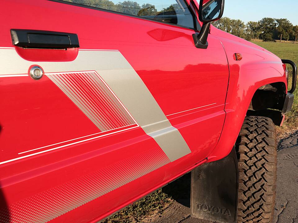 Bild 13/34 von Toyota Hilux (1988)
