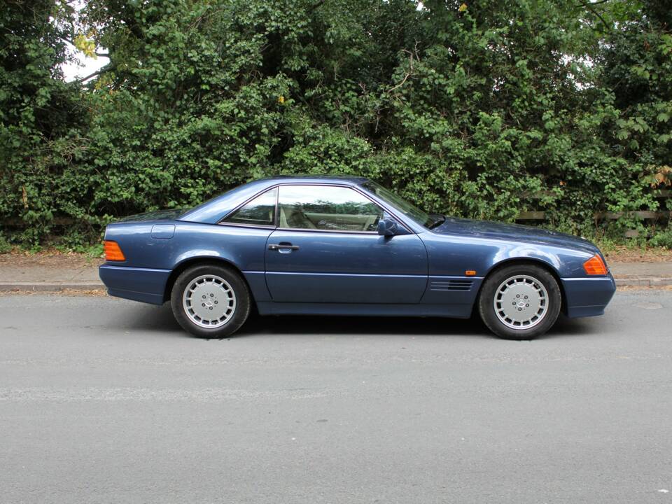 Image 7/15 of Mercedes-Benz 500 SL (1993)