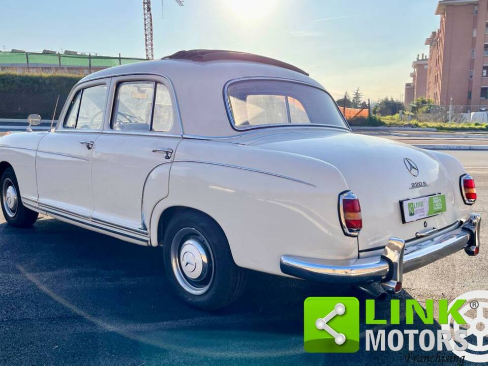 Image 5/10 of Mercedes-Benz 220 S (1958)