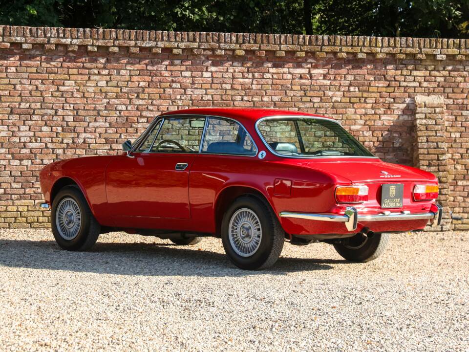 Imagen 2/50 de Alfa Romeo 2000 GT Veloce (1972)