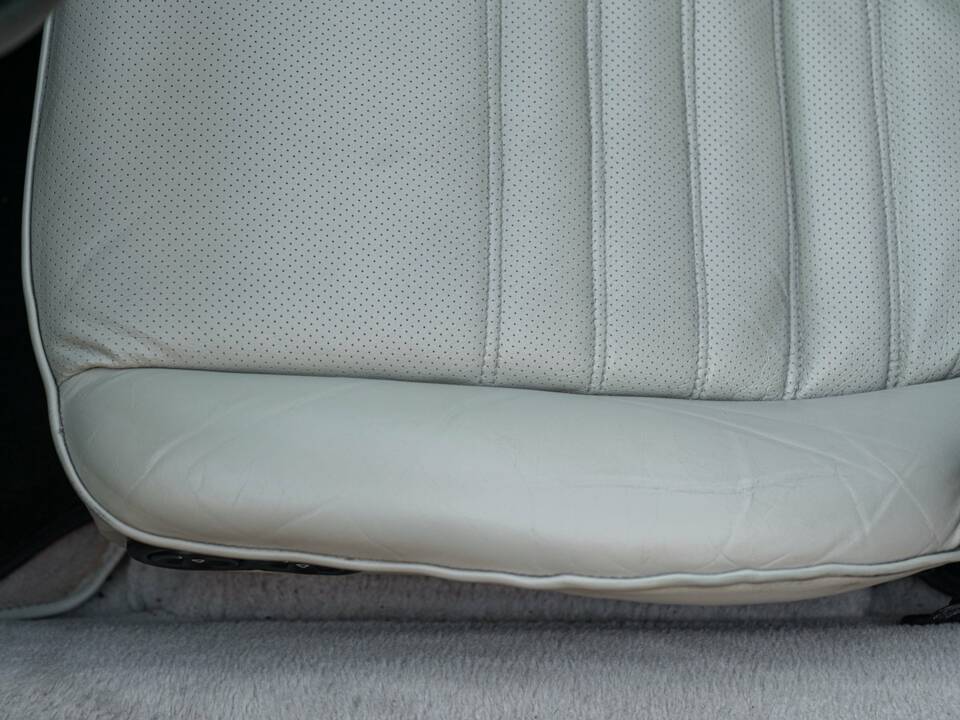 Immagine 42/50 di Porsche 911 Carrera 4 (1990)