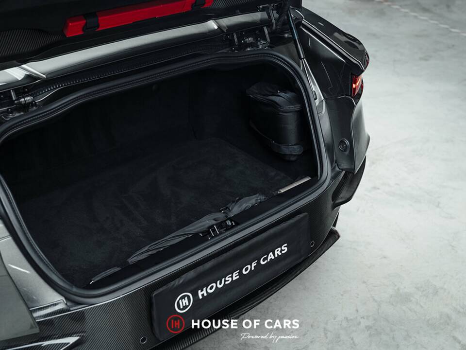 Image 16/25 of Aston Martin DBS Superleggera Volante (2020)