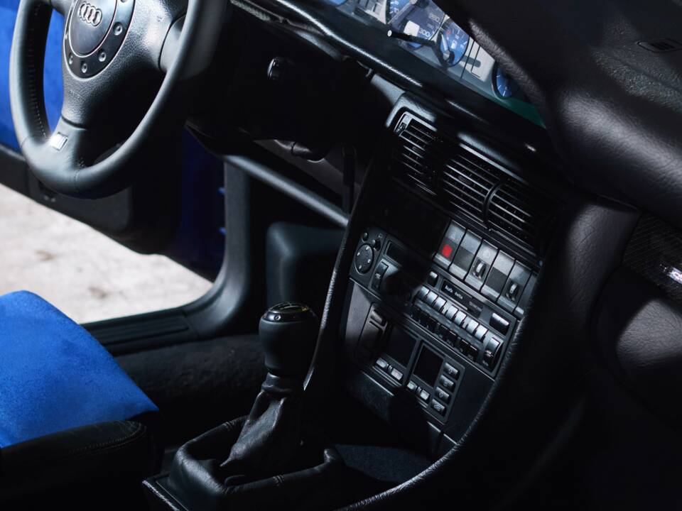 Image 41/113 of Audi S6 Plus Avant (1996)