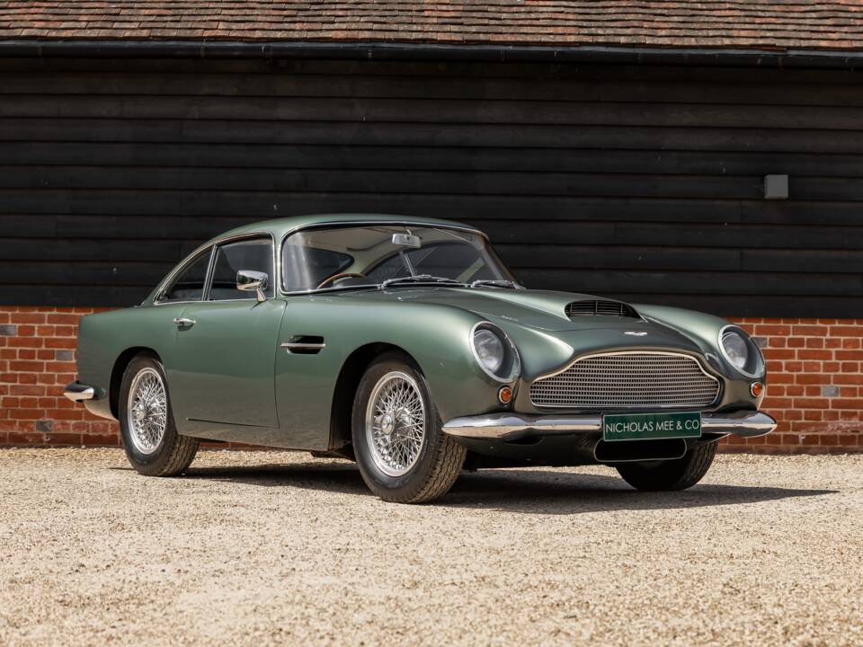Image 12/42 de Aston Martin DB 4 GT (1959)