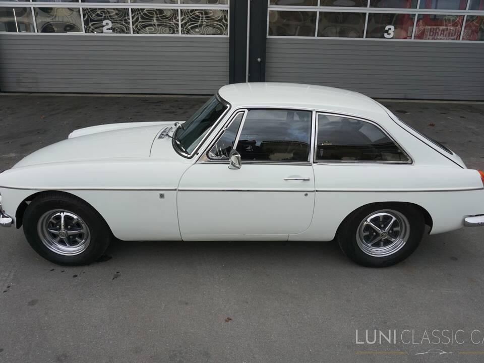 Image 3/54 de MG MGB GT (1974)