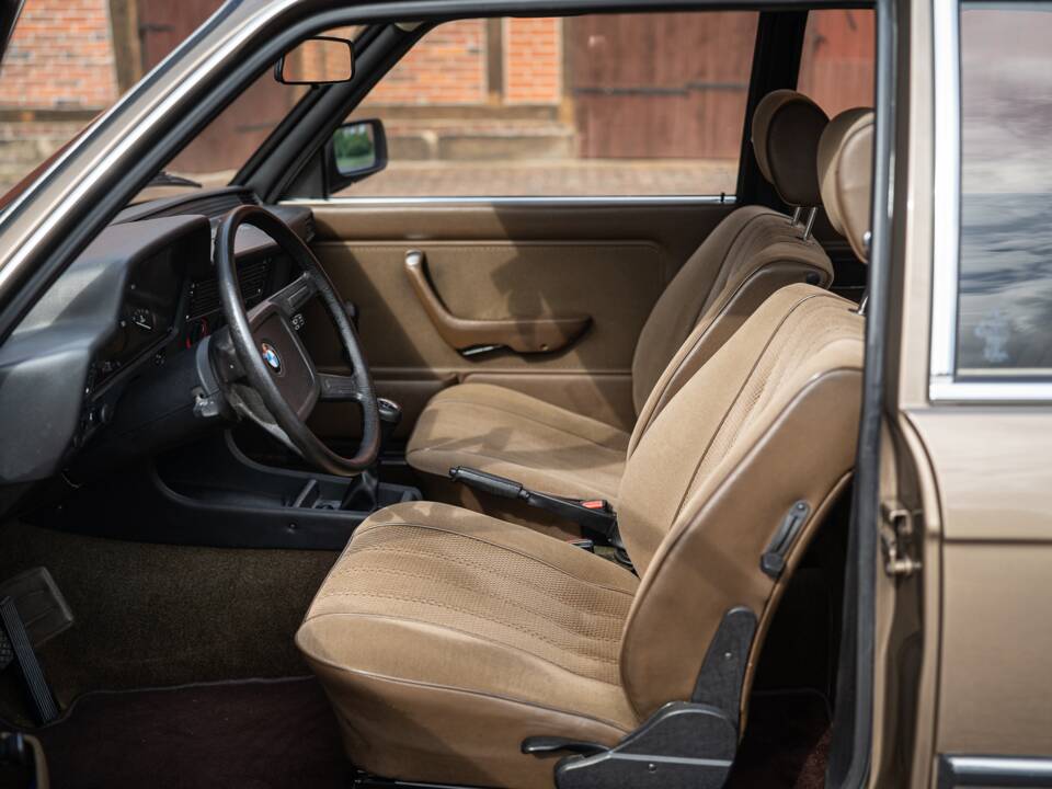 Image 23/76 of BMW 323i (1982)
