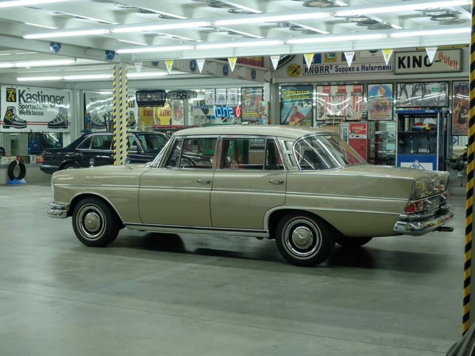 Image 8/50 of Mercedes-Benz 300 SE (1964)