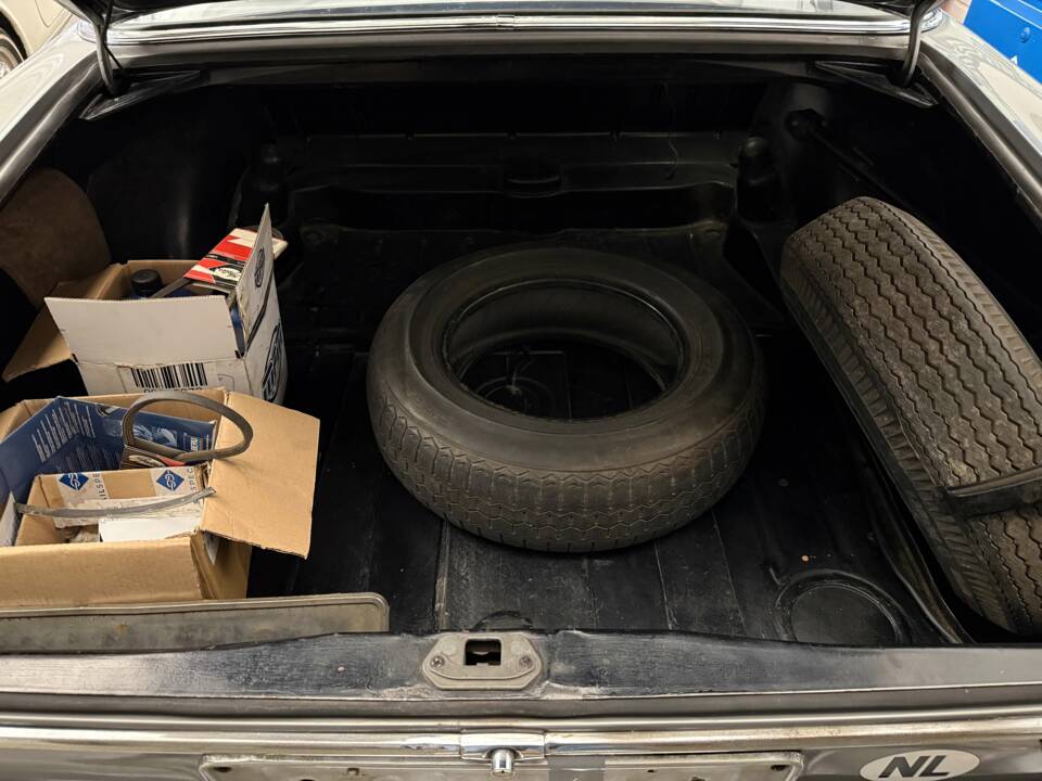 Image 17/18 of Mercedes-Benz 250 SE (1967)