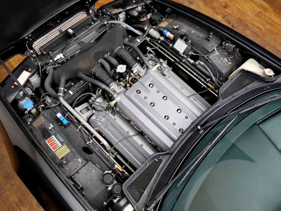 Immagine 15/17 di Aston Martin Virage Volante (1994)