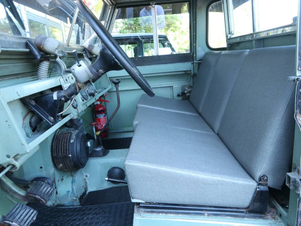 Image 38/50 of Land Rover 88 (1965)