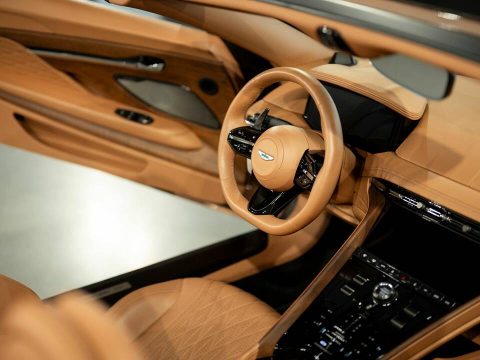 Bild 46/51 von Aston Martin DB12 Volante (2024)