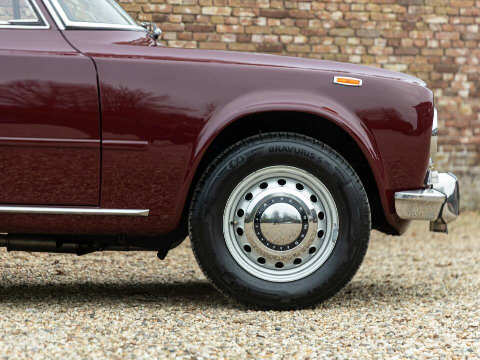 Imagen 33/50 de Alfa Romeo Giulia Nuova Super 1600 (1971)