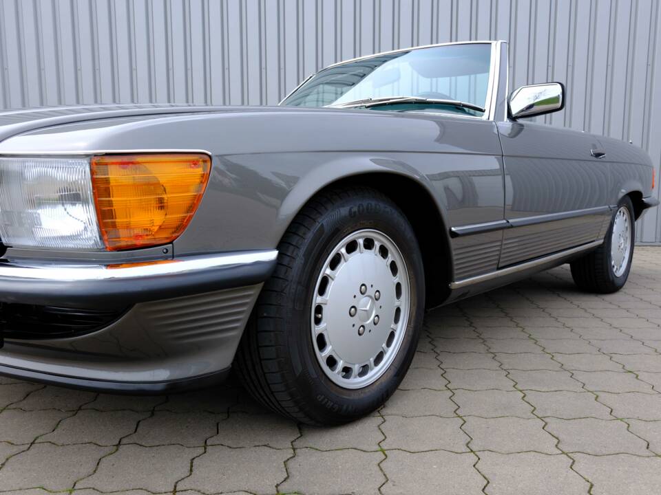 Image 40/97 de Mercedes-Benz 560 SL (1987)