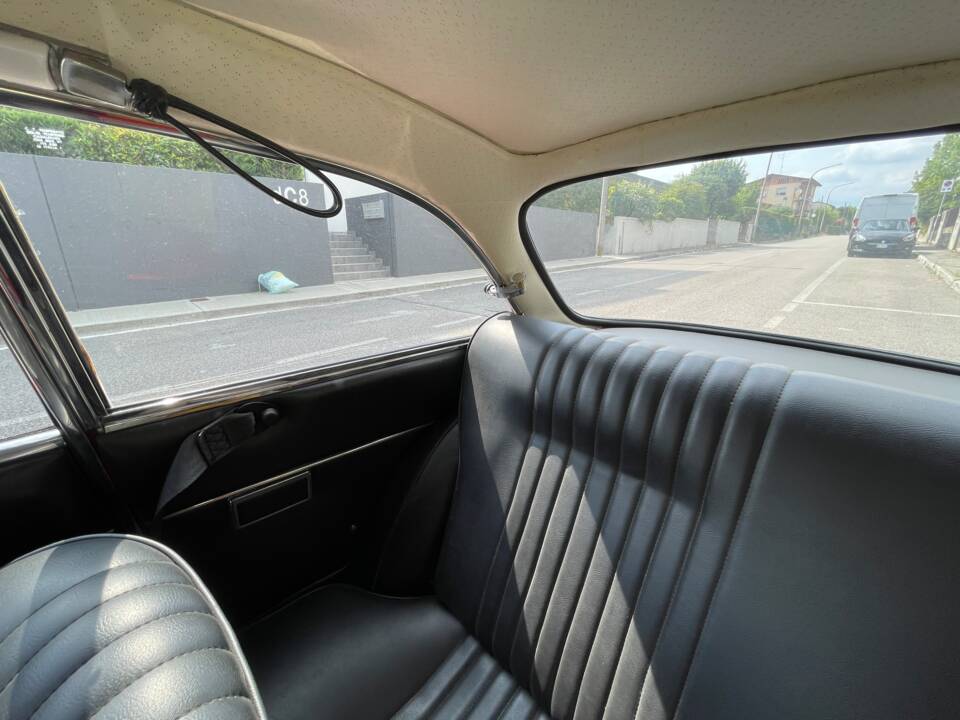 Afbeelding 13/15 van Alfa Romeo Giulia GT 1300 Junior (1968)