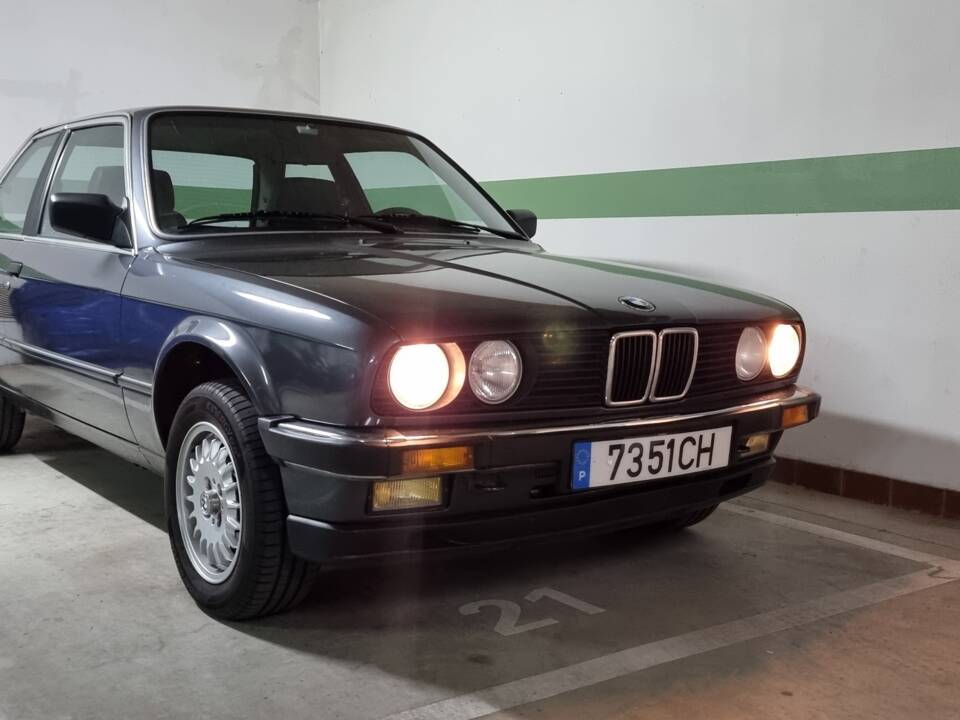 Image 78/100 of BMW 323i (1984)