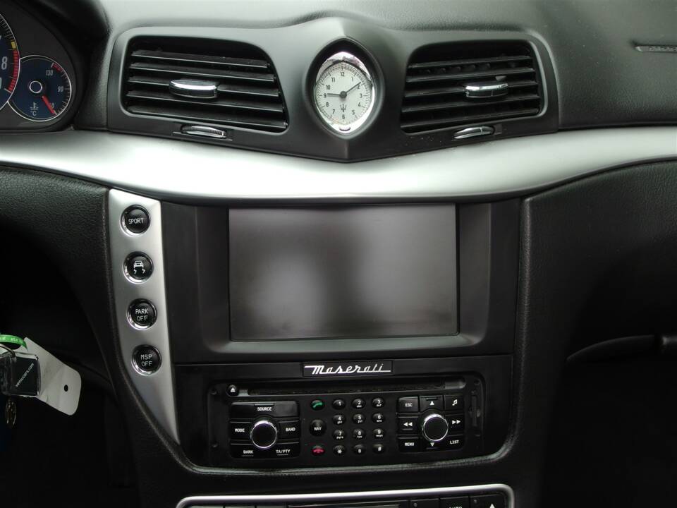 Immagine 35/93 di Maserati GranCabrio 4.7 (2010)