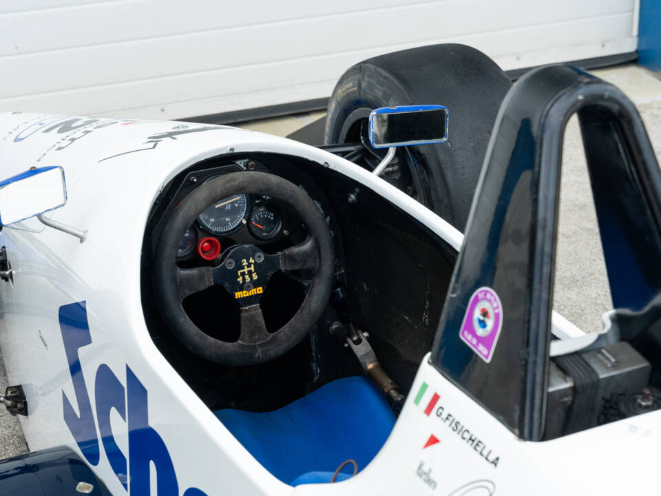 Image 42/64 of Dallara F392 Formula 3 (1992)