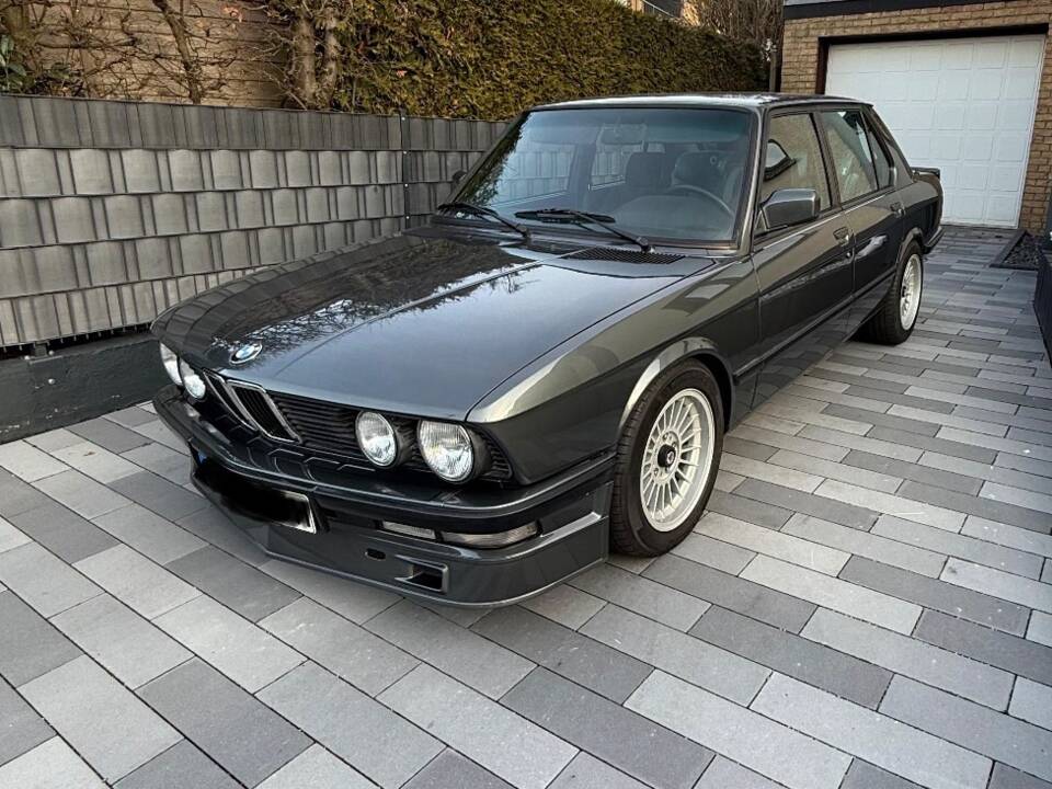 Bild 1/21 von BMW 520i (1987)