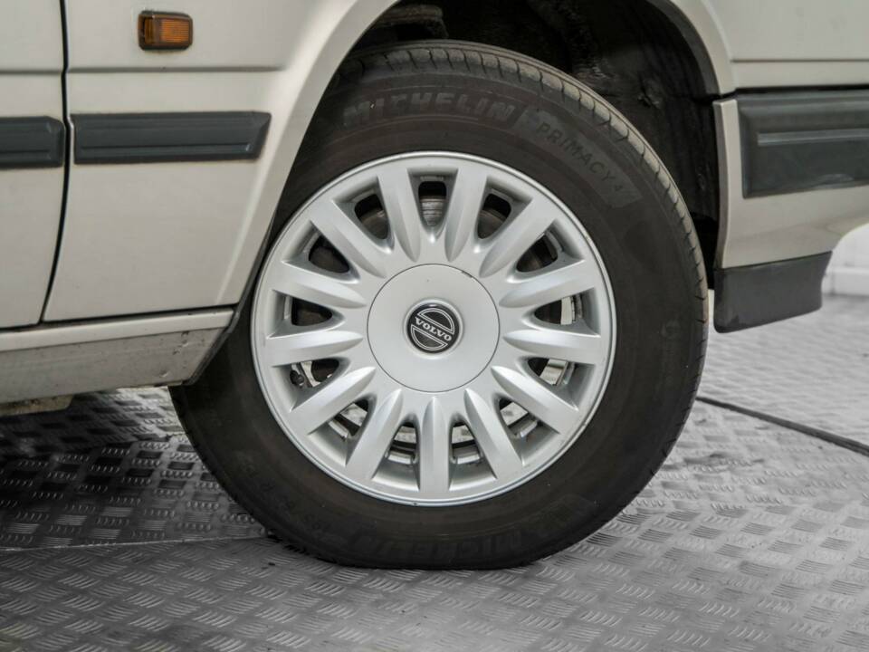 Bild 46/50 von Volvo 940 2.3i (1996)