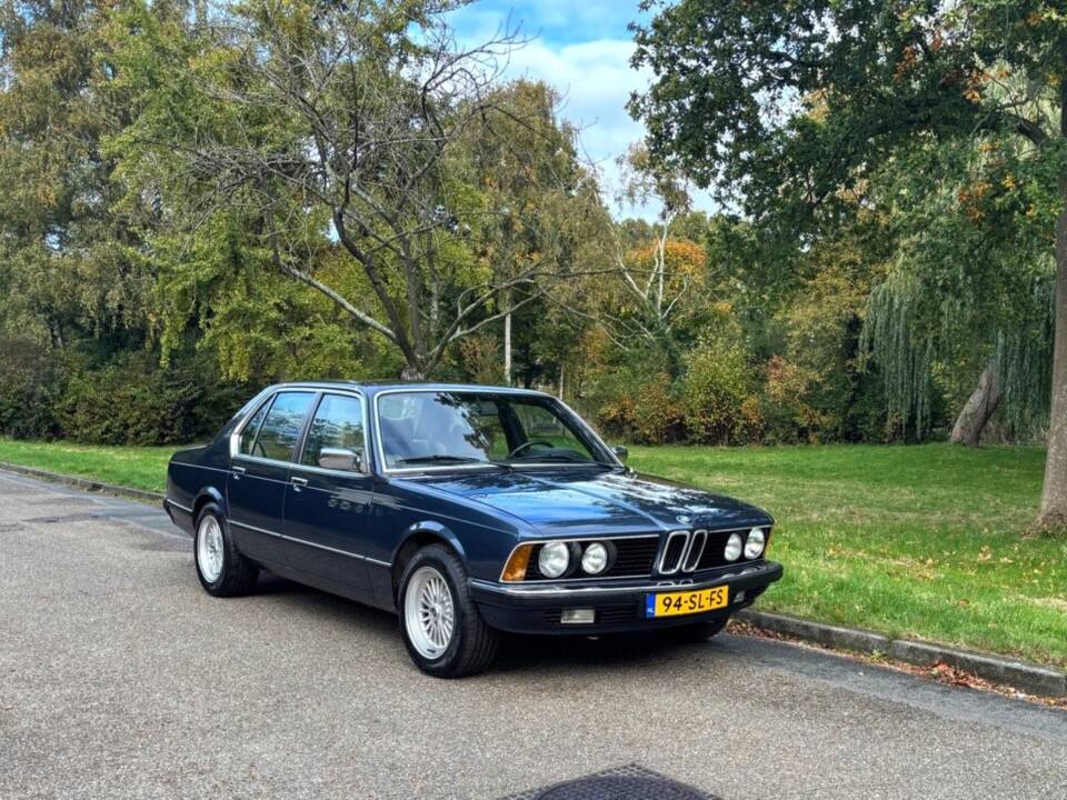 Image 23/24 of BMW 732i (1981)