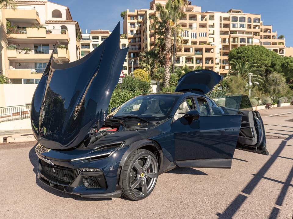 Image 16/21 of Ferrari Purosangue V12 (2025)