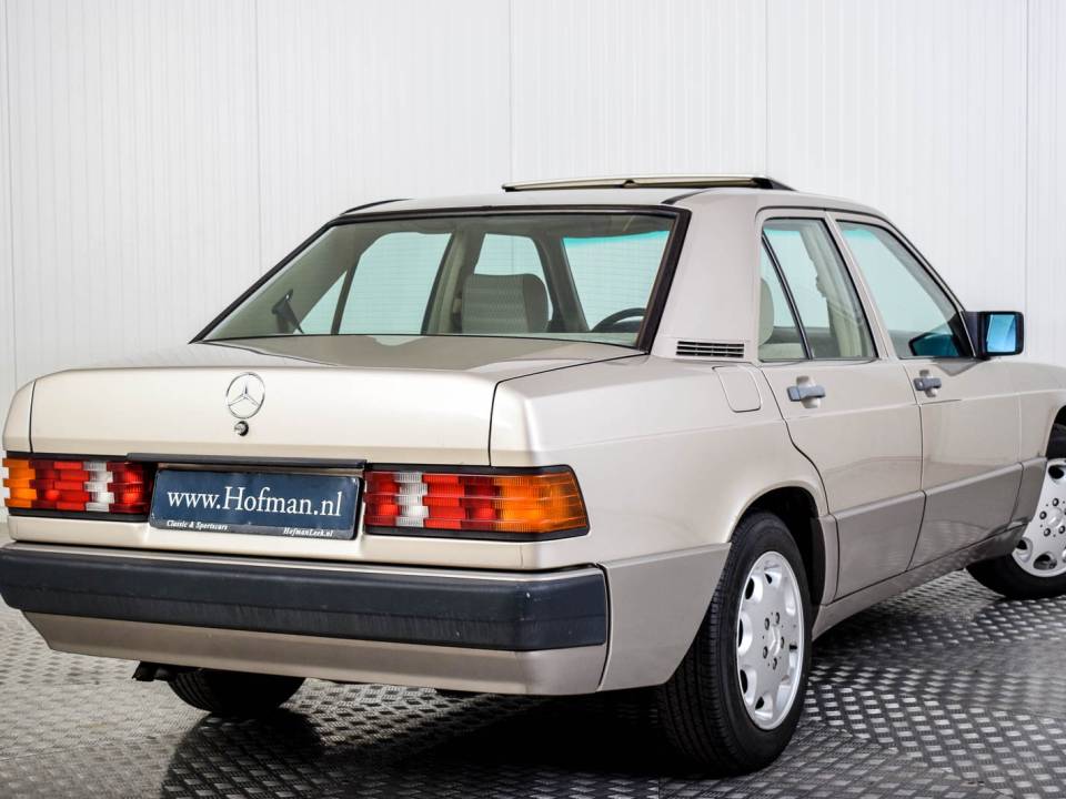 Image 36/50 de Mercedes-Benz 190 D 2.5 Turbo (1989)