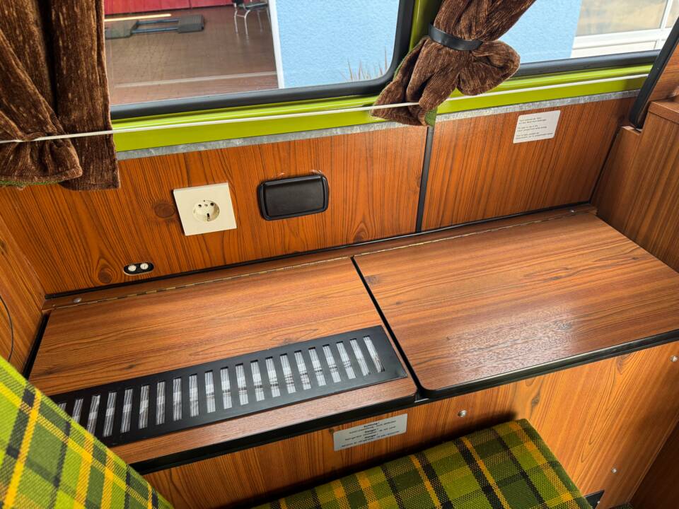 Image 74/100 of Volkswagen T2b Westfalia (1979)