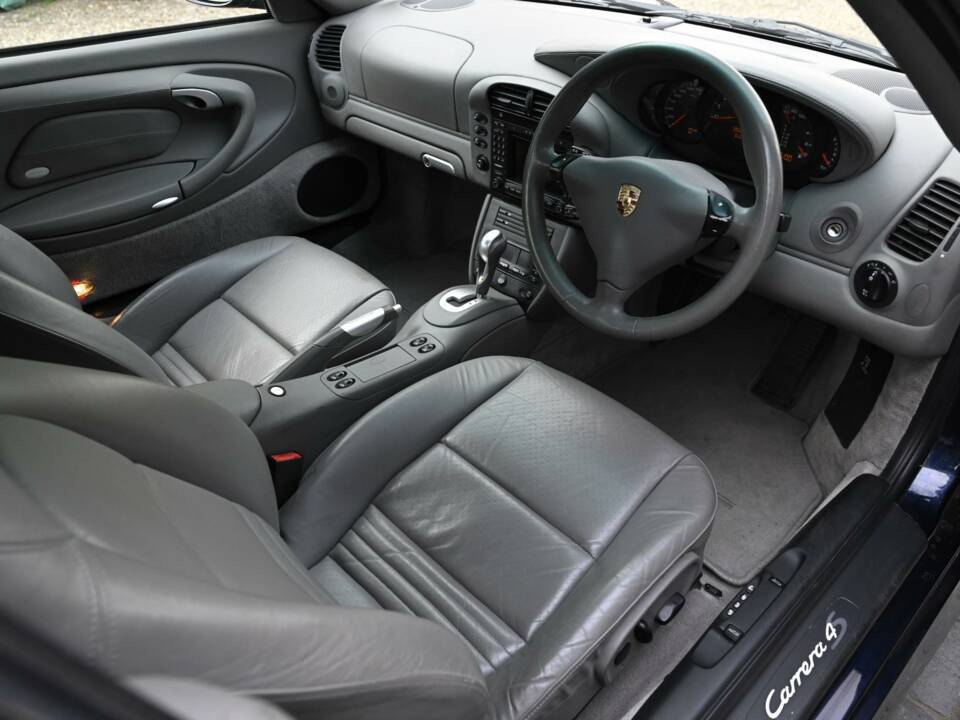 Bild 31/50 von Porsche 911 Carrera 4S (2004)