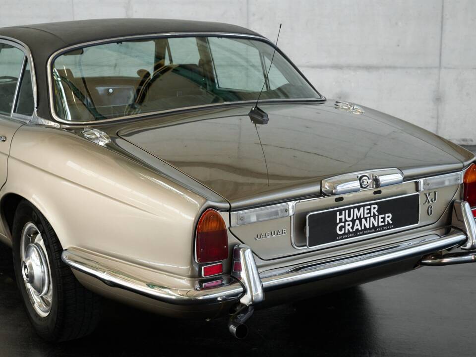 Bild 19/50 von Jaguar XJ 6 L 4.2 (1975)
