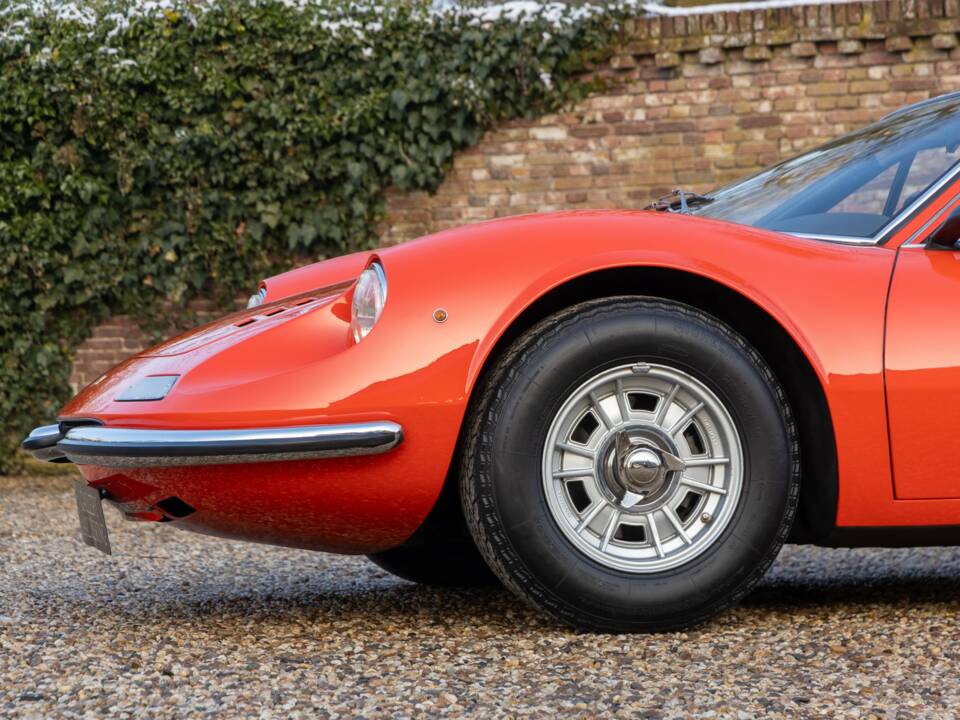 Image 17/50 de Ferrari Dino 246 GT (1970)
