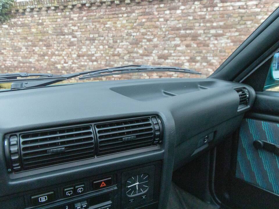 Bild 11/50 von BMW 316i Touring (1993)