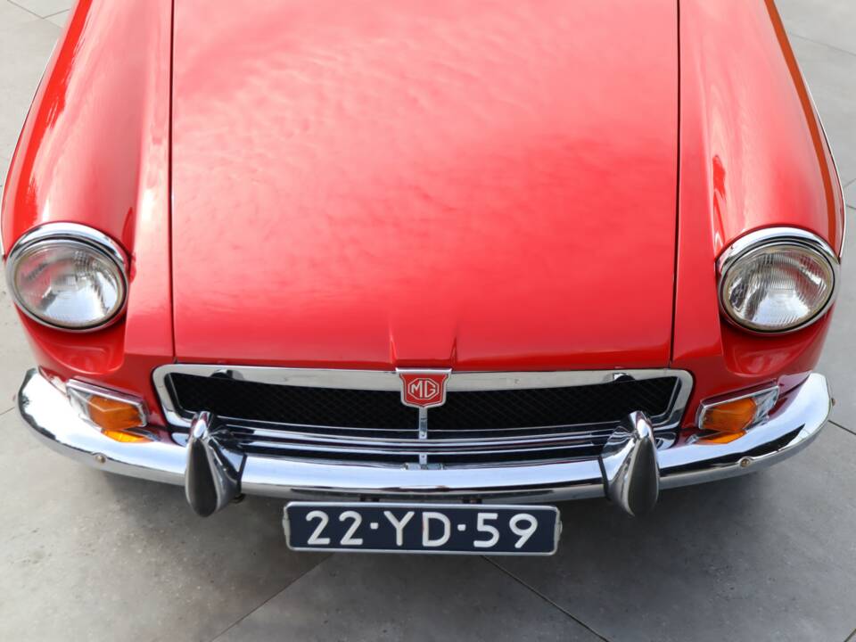 Image 44/50 of MG MGB GT (1974)