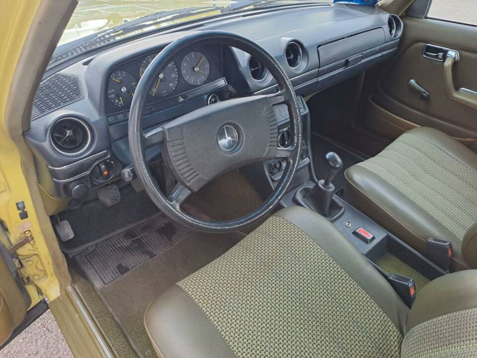 Bild 46/49 von Mercedes-Benz 200 (1979)