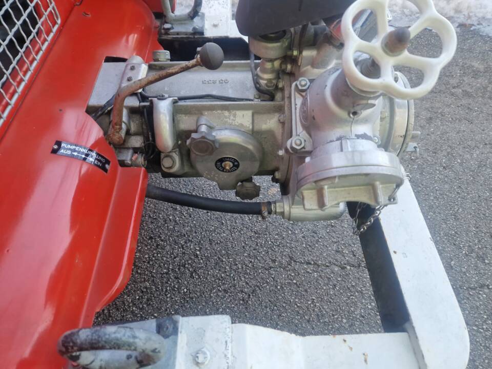 Image 28/54 of Land Rover 109 (1970)