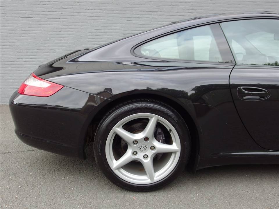 Image 16/74 de Porsche 911 Carrera (2005)