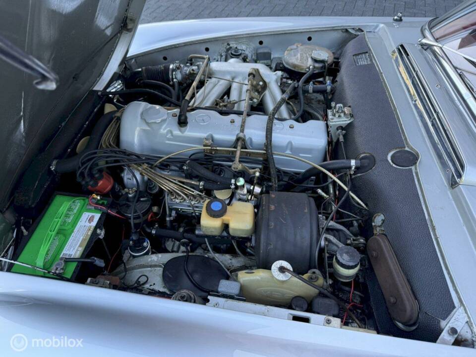 Image 26/27 of Mercedes-Benz 230 SL (1967)