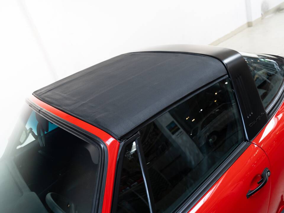Image 22/31 of Porsche 911 Carrera 3.2 (1988)