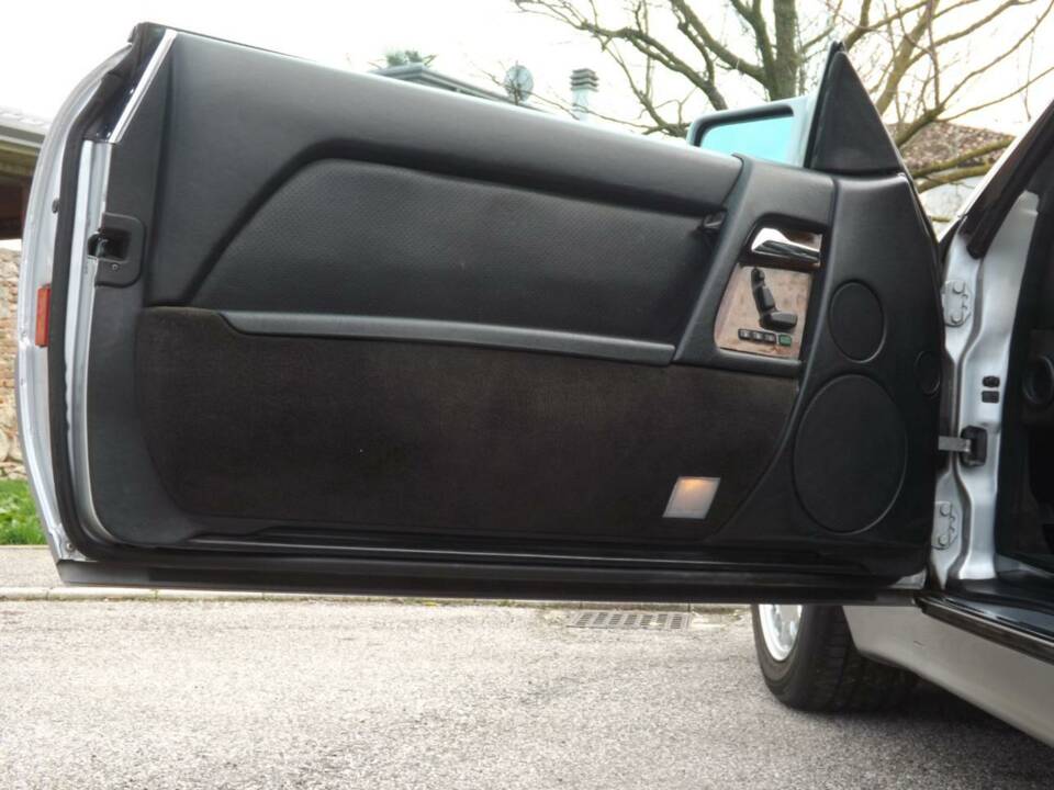 Image 20/50 of Mercedes-Benz 500 SL (1991)