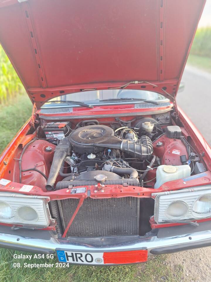 Bild 9/20 von Mercedes-Benz 200 (1982)