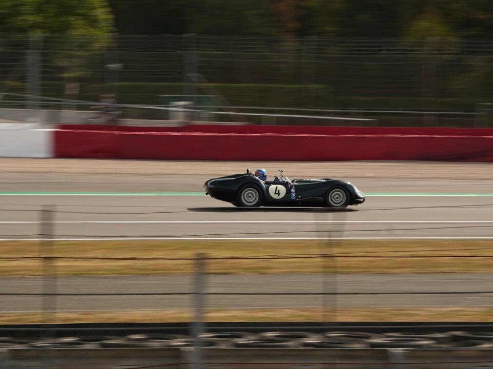 Image 22/50 of Lister Knobbly (1959)